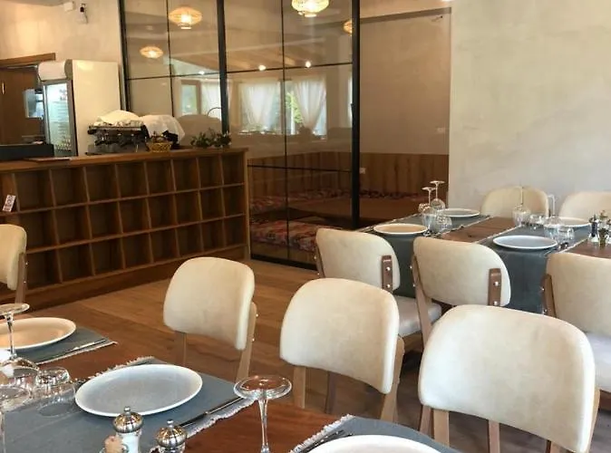 Hotel Restaurant Alpet 4*