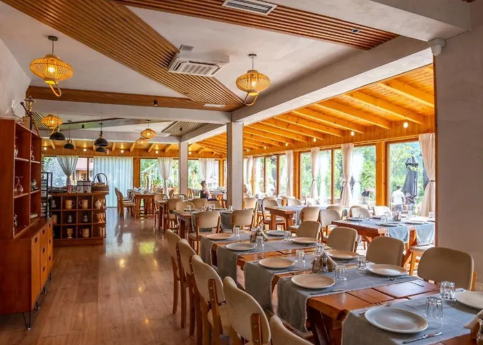 Hotel Restaurant Alpet 4*